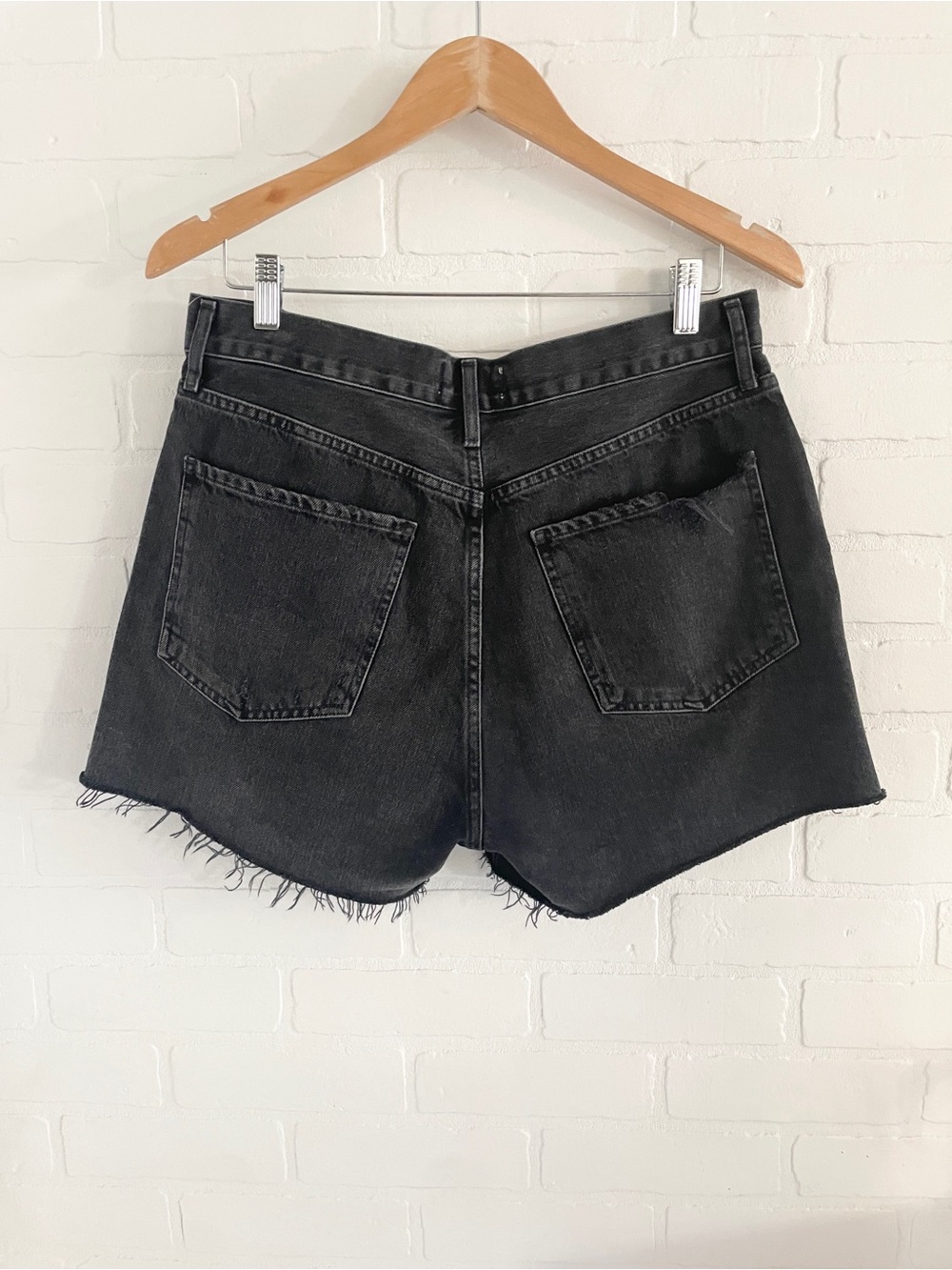 AGOLDE Dee Black Denim Shorts Raw Hem Side Slit Model Off Duty Sz 30 - Picture 9 of 16
